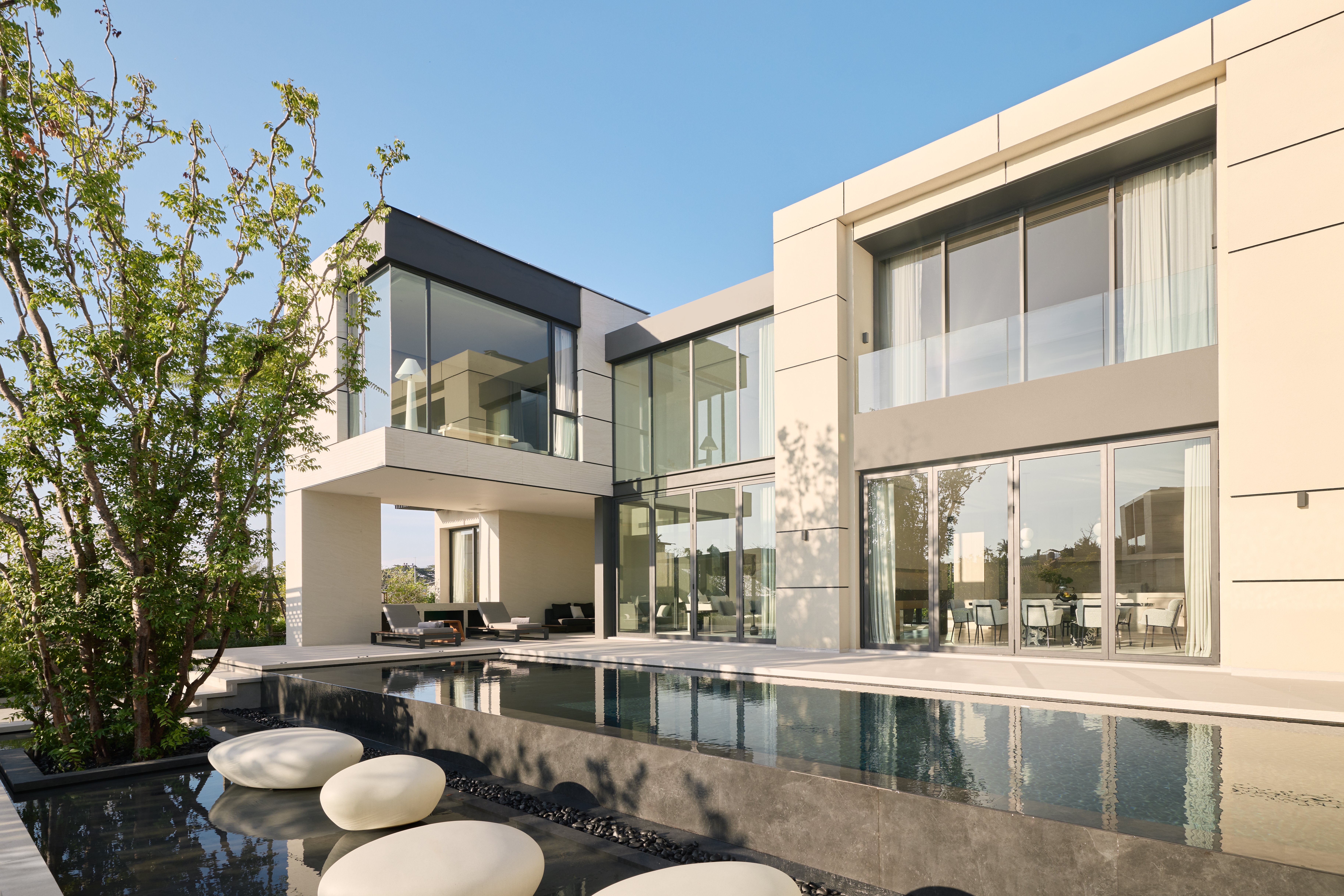 Lavish Estates 10